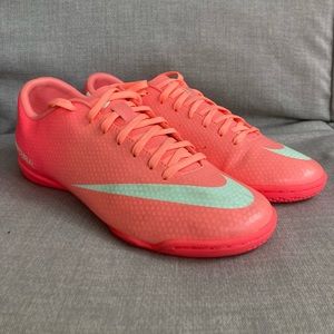 WMNS Nike Mercurial Victory indoor soccer shoes